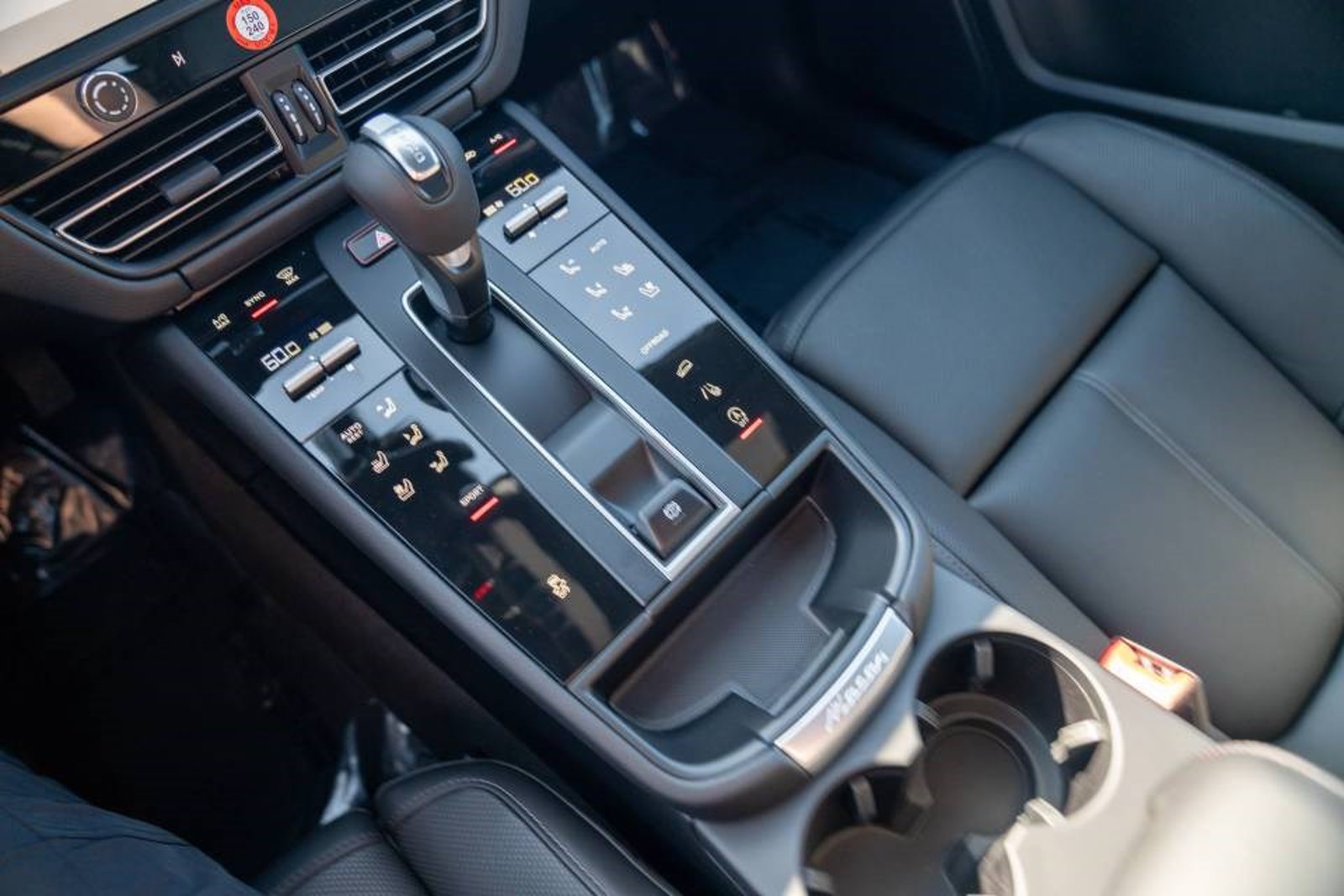 New 2026 Porsche Macan AWD/4WD image 20