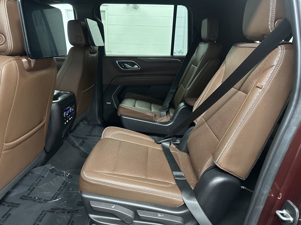 Used 2023 Chevrolet Suburban High Country AWD/4WD image 39