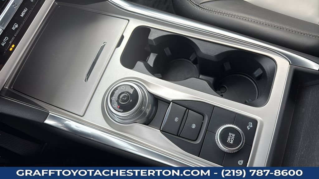 Used 2023 Ford Explorer XLT w/ Equipment Group 202A AWD/4WD image 16
