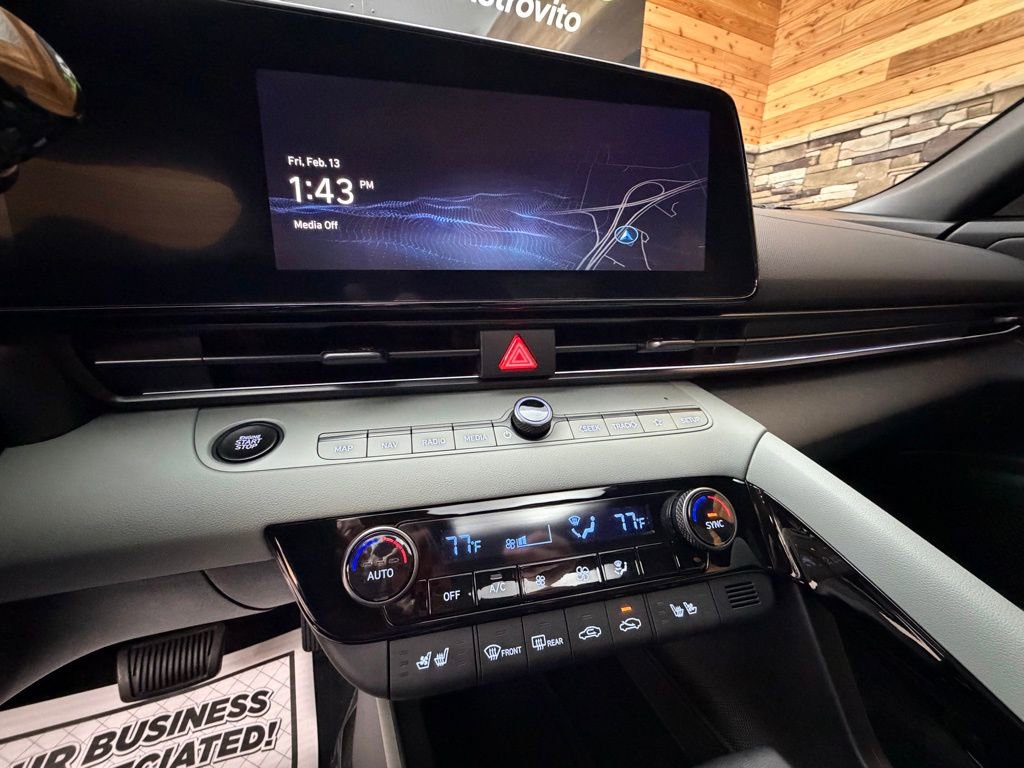 Certified 2025 Hyundai Elantra Limited FWD image 16