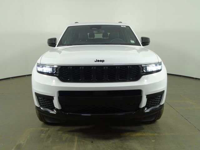 Used 2024 Jeep Grand Cherokee L Laredo image 2