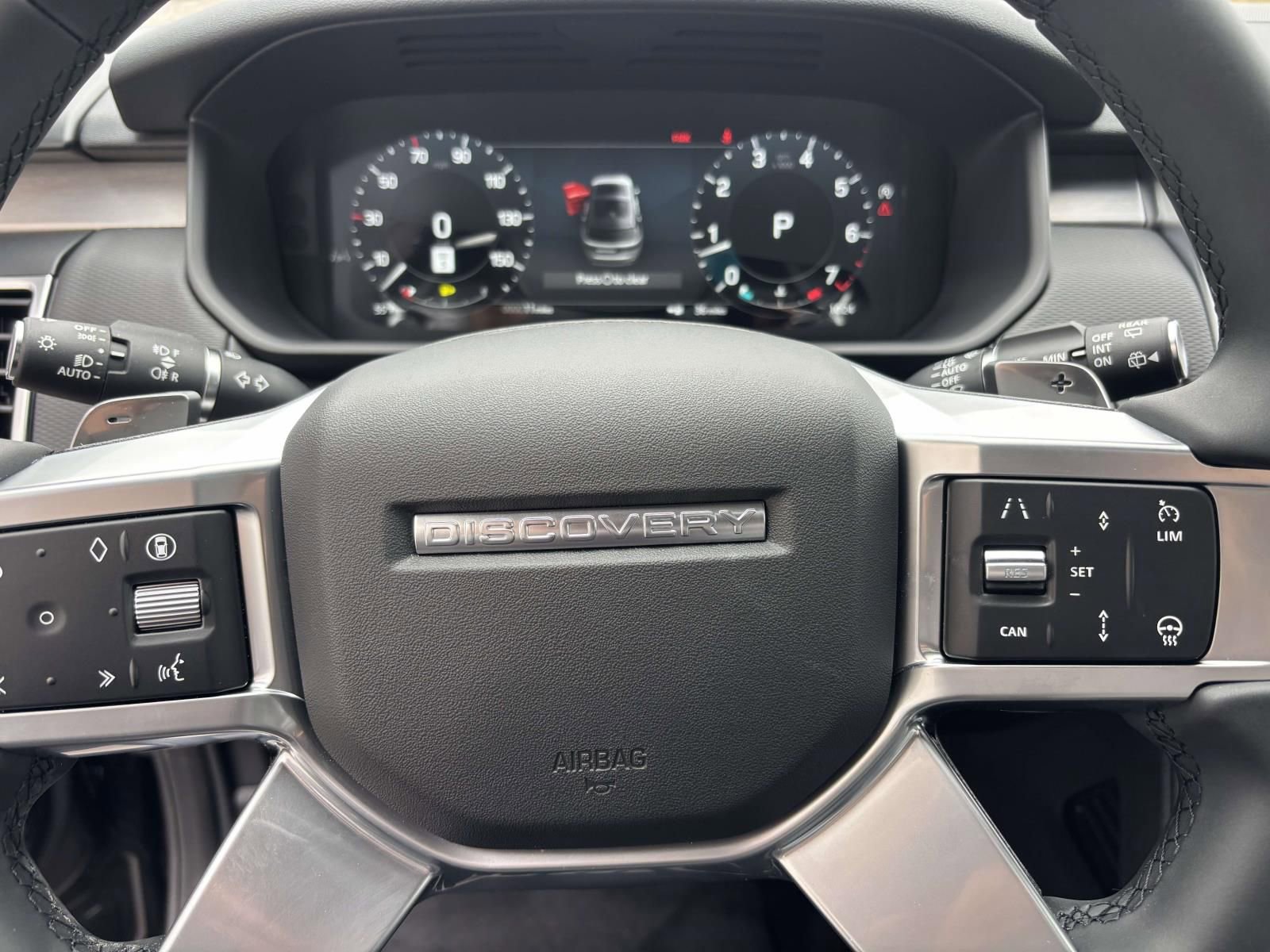 New 2026 Land Rover Discovery Dynamic SE image 15