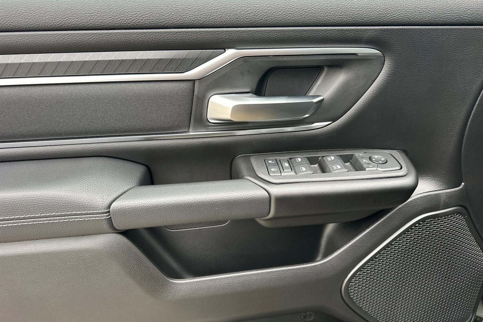 New 2026 RAM 1500 4x4 Crew Cab image 12