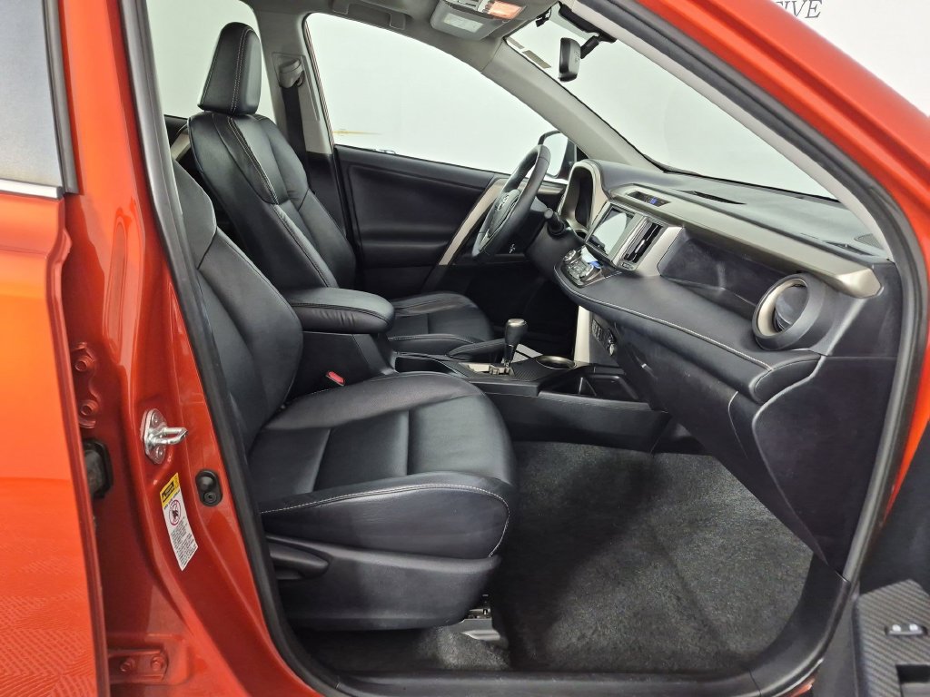 Used 2015 Toyota RAV4 Limited AWD/4WD image 36