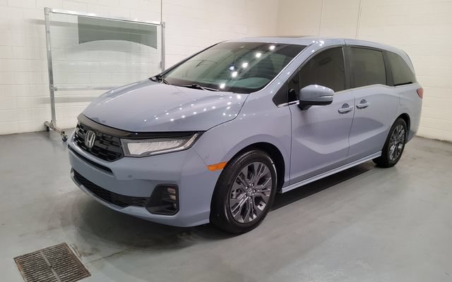 Certified 2026 Honda Odyssey Touring image 3