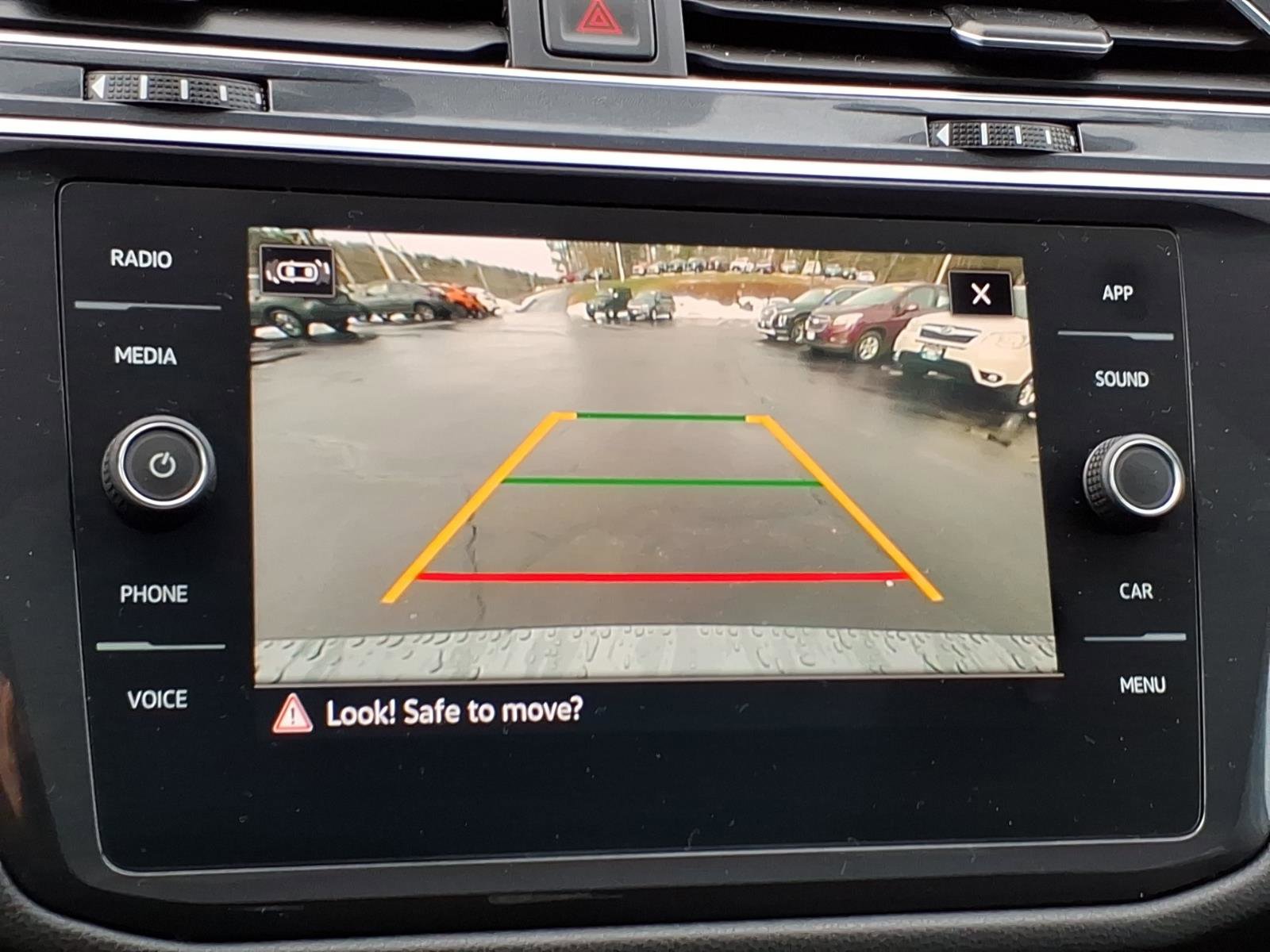 Used 2021 Volkswagen Tiguan SE w/ Panoramic Sunroof Package AWD/4WD image 17