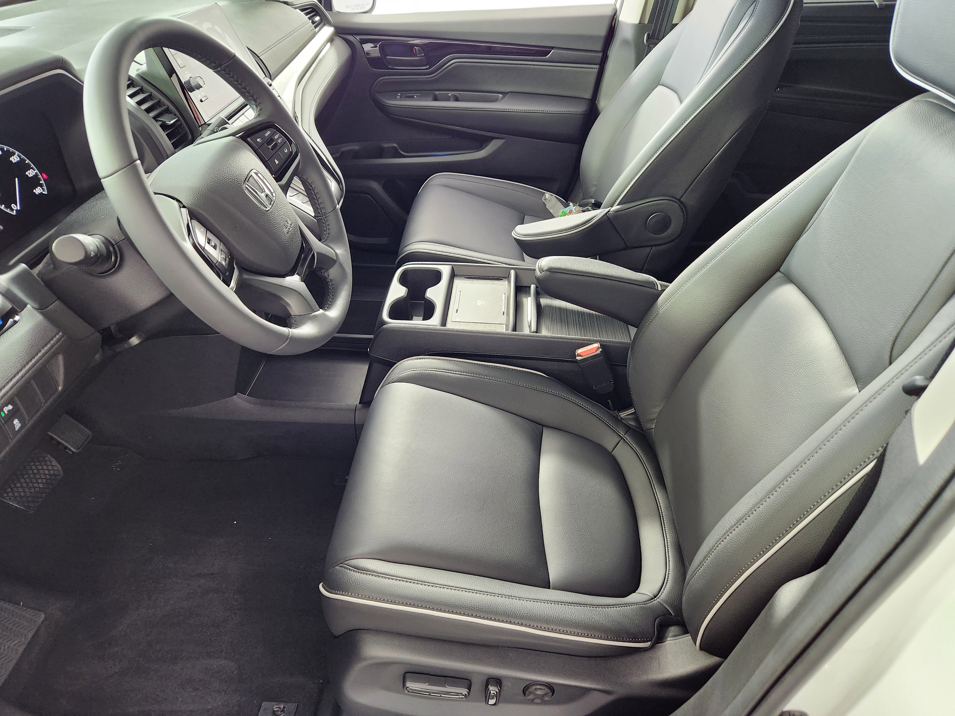 Used 2026 Honda Odyssey Touring image 11
