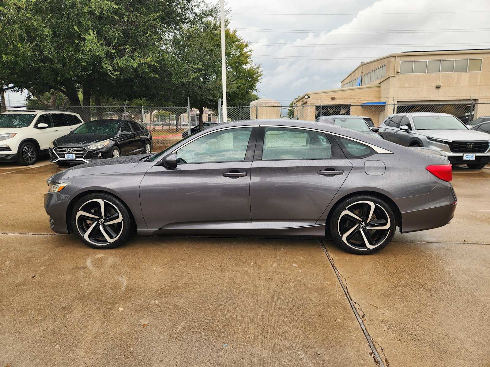 Used 2018 Honda Accord Sport image 4