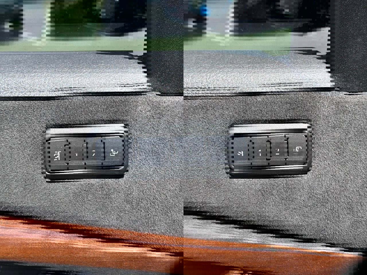 Used 2020 Cadillac Escalade Luxury w/ Escalade Sport Edition image 25