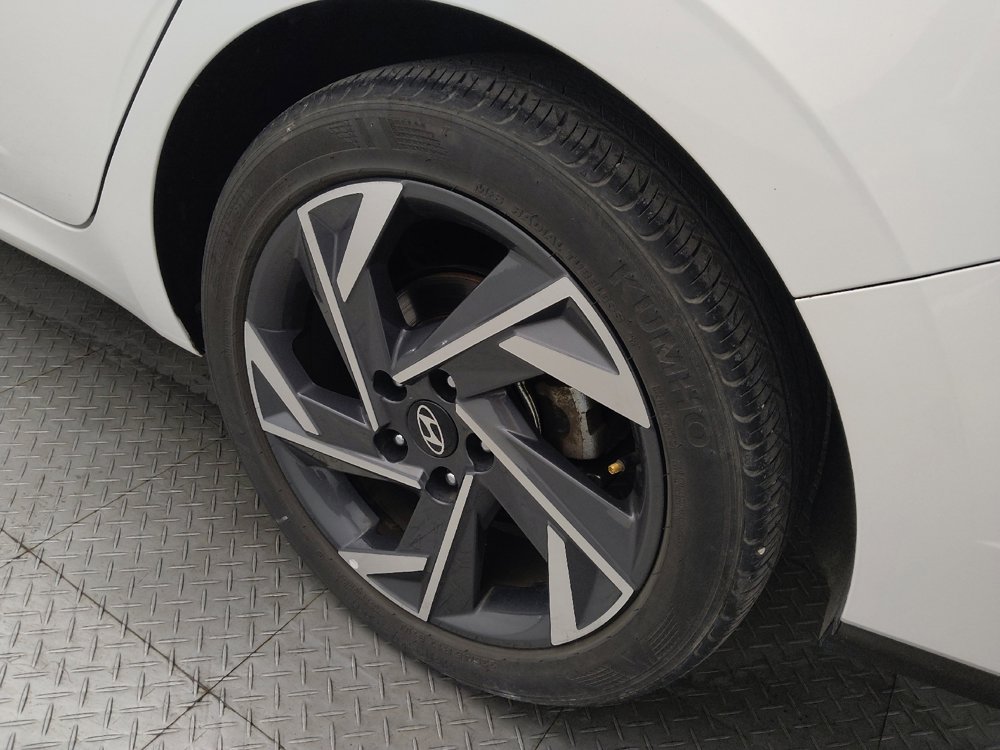 Used 2024 Hyundai Elantra Limited image 31