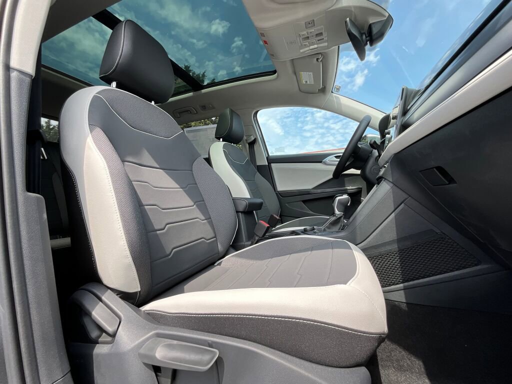 New 2025 Volkswagen Taos SE image 11