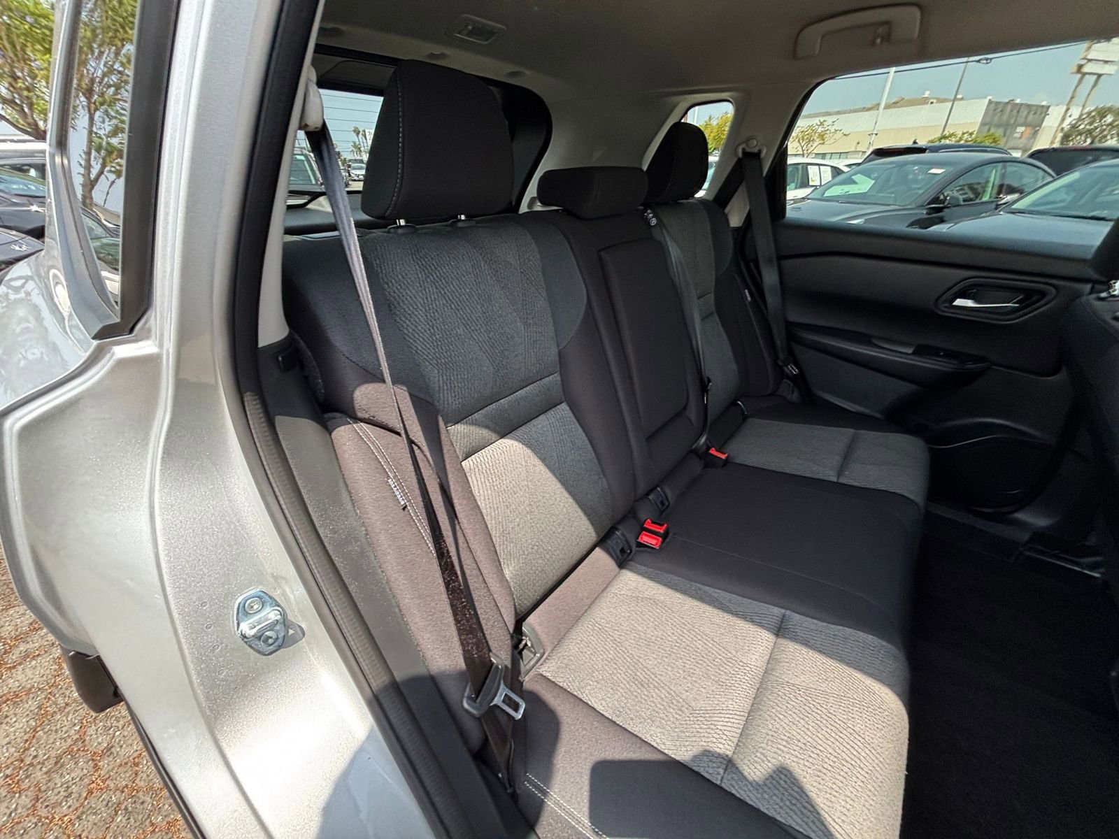 Used 2025 Nissan Rogue SV FWD image 33