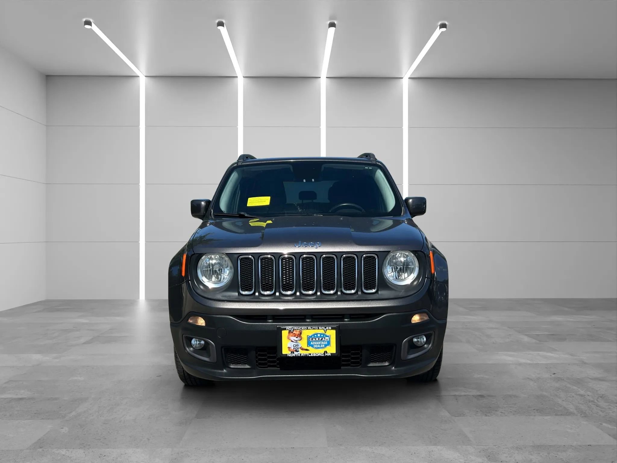 Used 2016 Jeep Renegade Latitude image 2