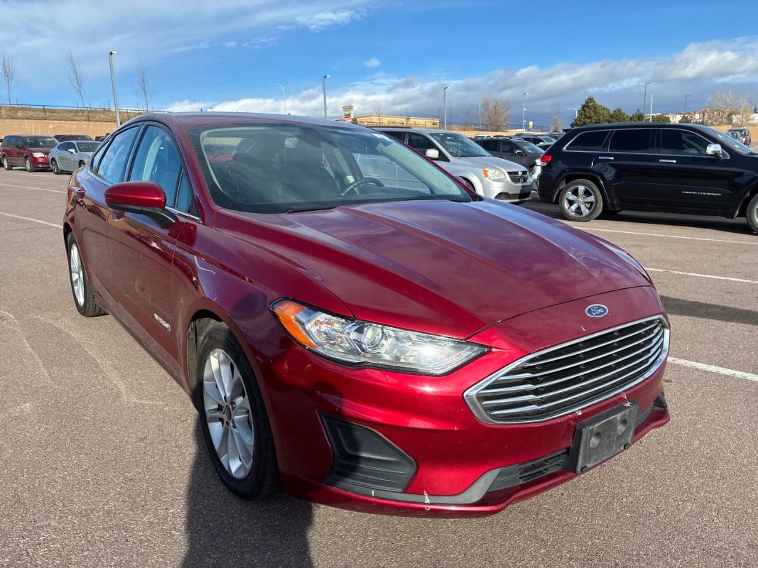 Used 2019 Ford Fusion SE image 1