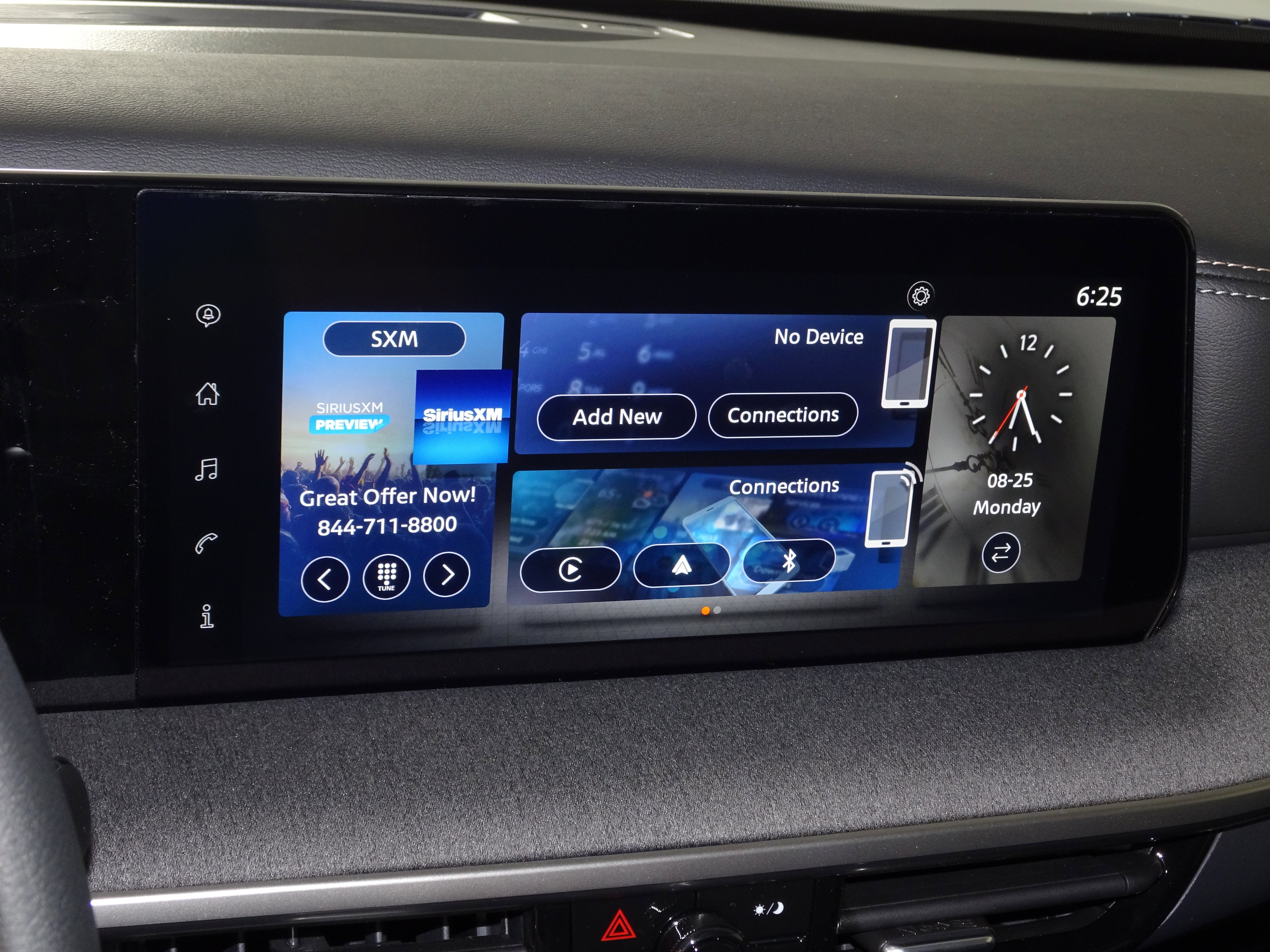 New 2025 Nissan Kicks SV w/ SV Premium Package image 23