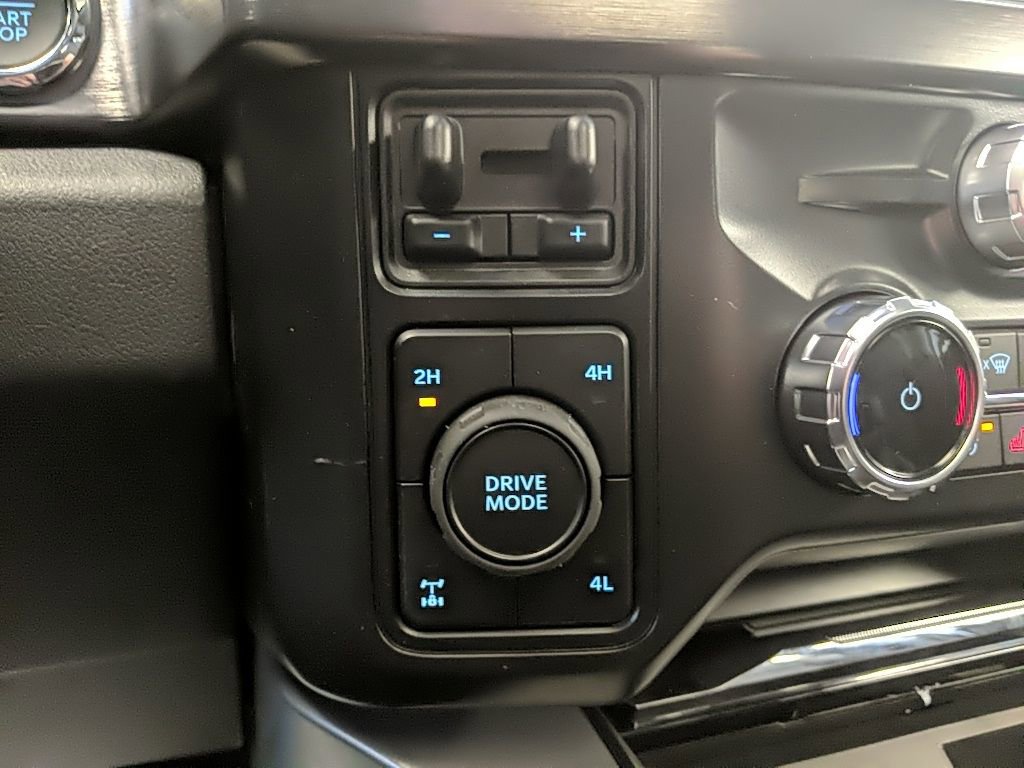 New 2026 Ford F250 Lariat w/ Black Appearance Package image 28