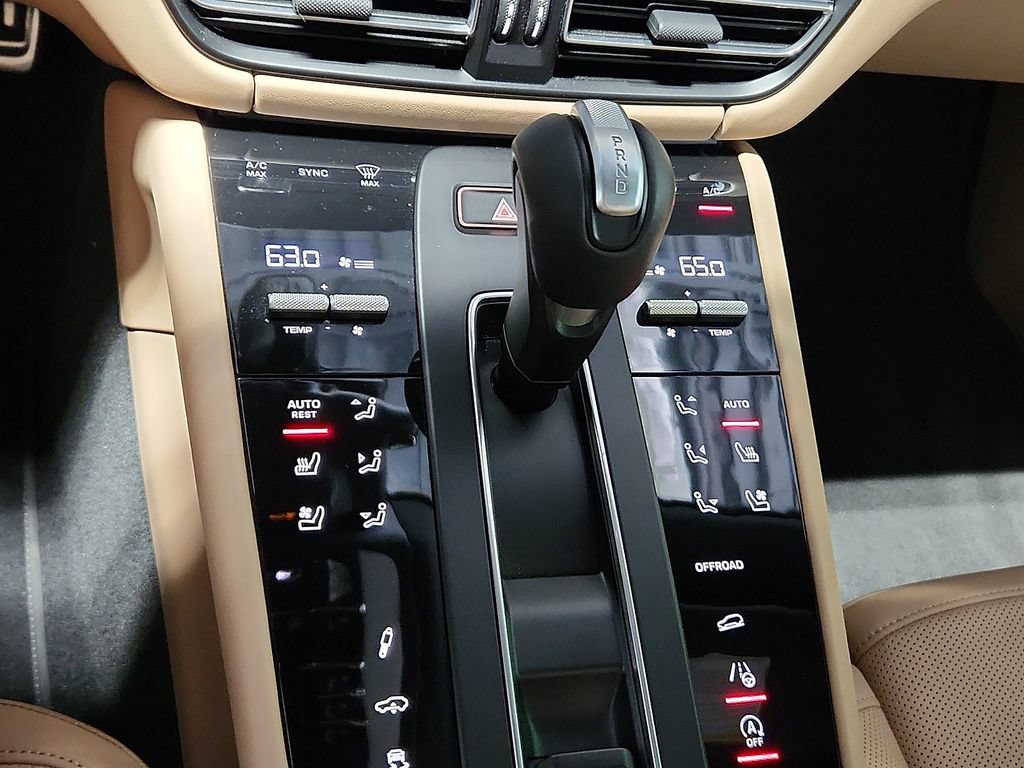 Certified 2025 Porsche Macan GTS AWD/4WD image 16