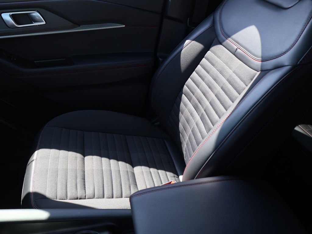 Used 2025 Ford Explorer ST-Line w/ ST-Line Street Pack image 26