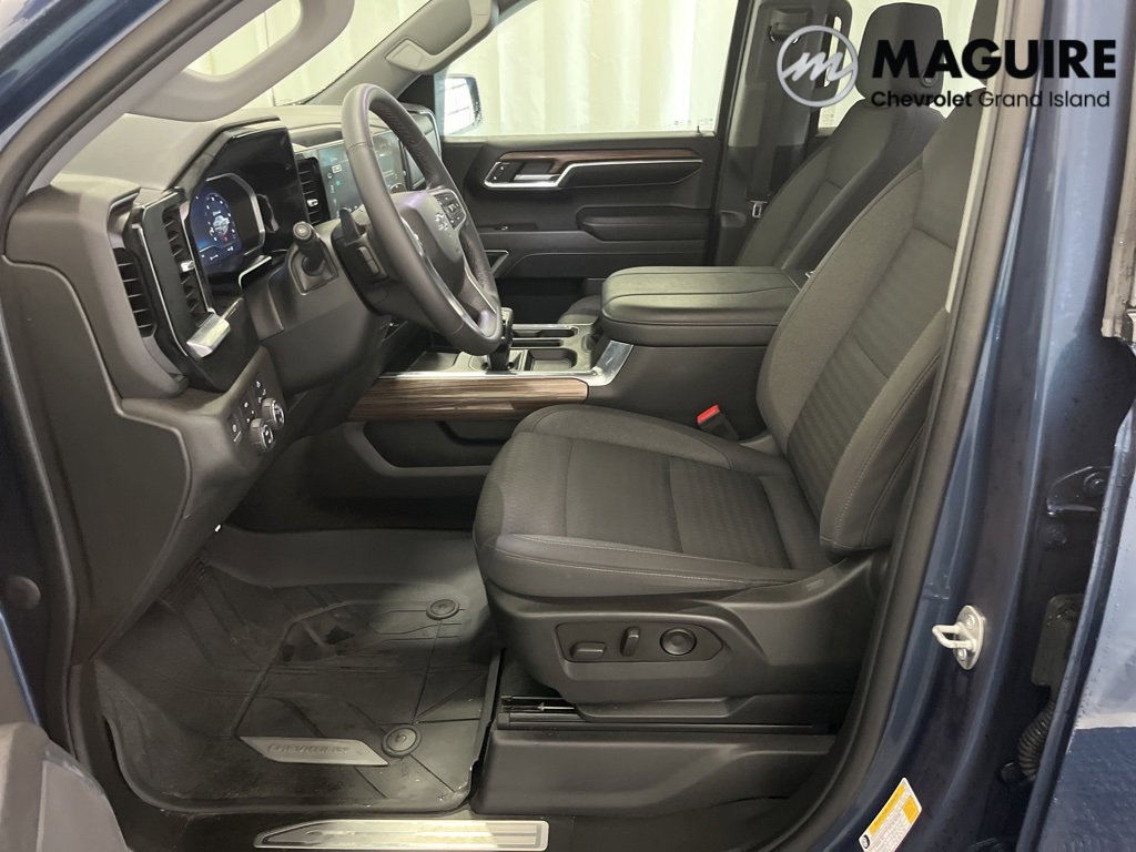 Used 2023 Chevrolet Silverado 1500 RST image 3