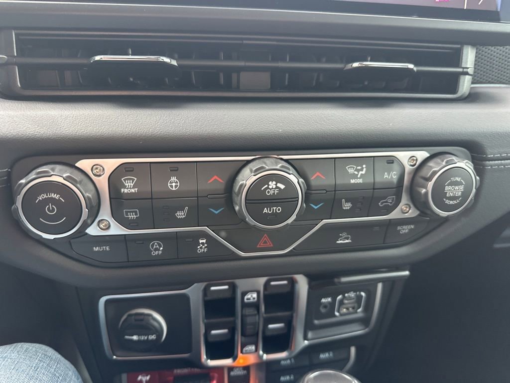 Used 2025 Jeep Gladiator Rubicon w/ Convenience Group image 19