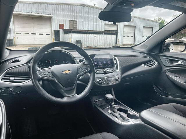 Used 2022 Chevrolet Malibu LT w/ Redline Edition image 10