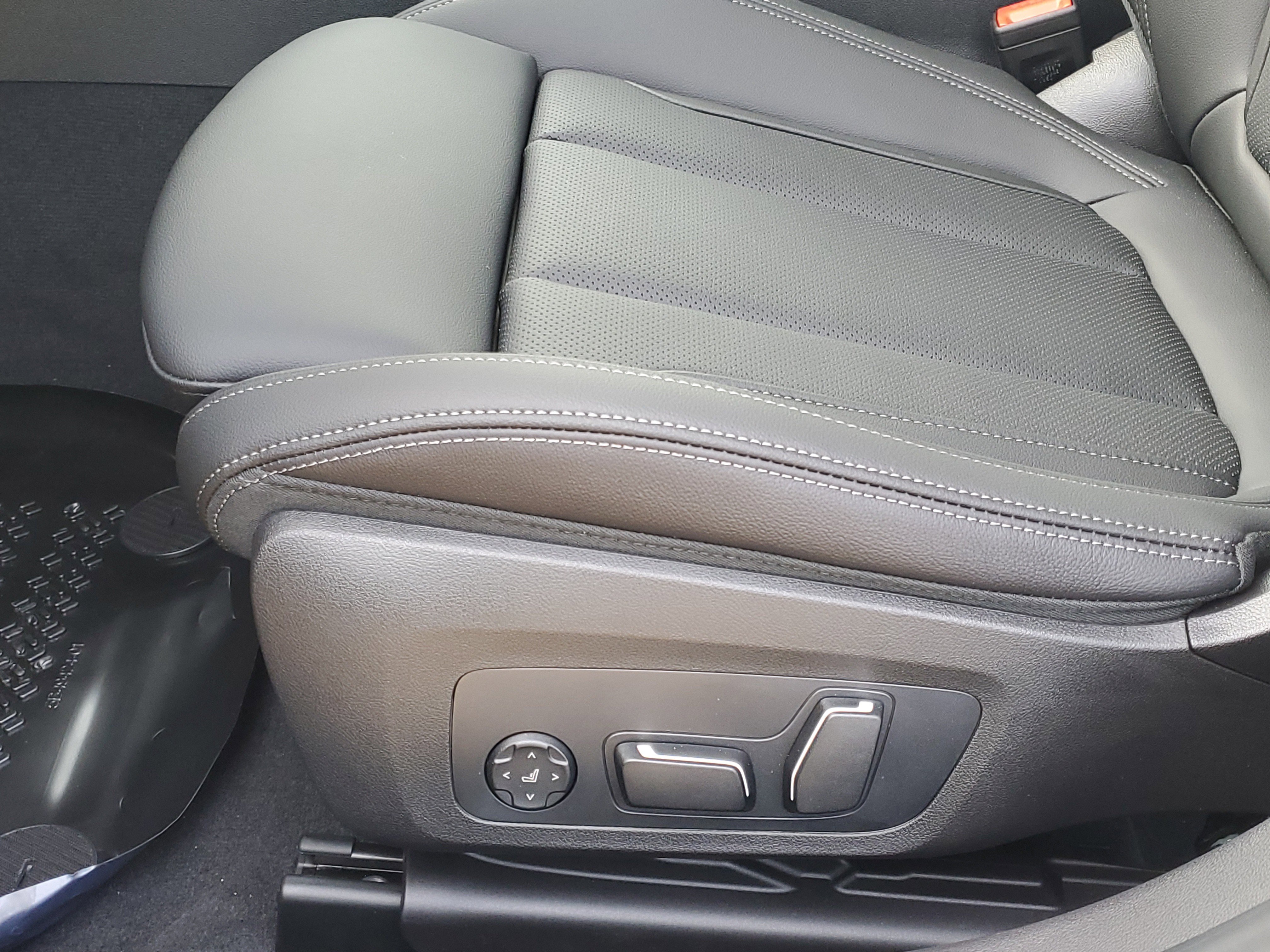 New 2026 BMW 330i xDrive Sedan w/ Convenience Package image 9