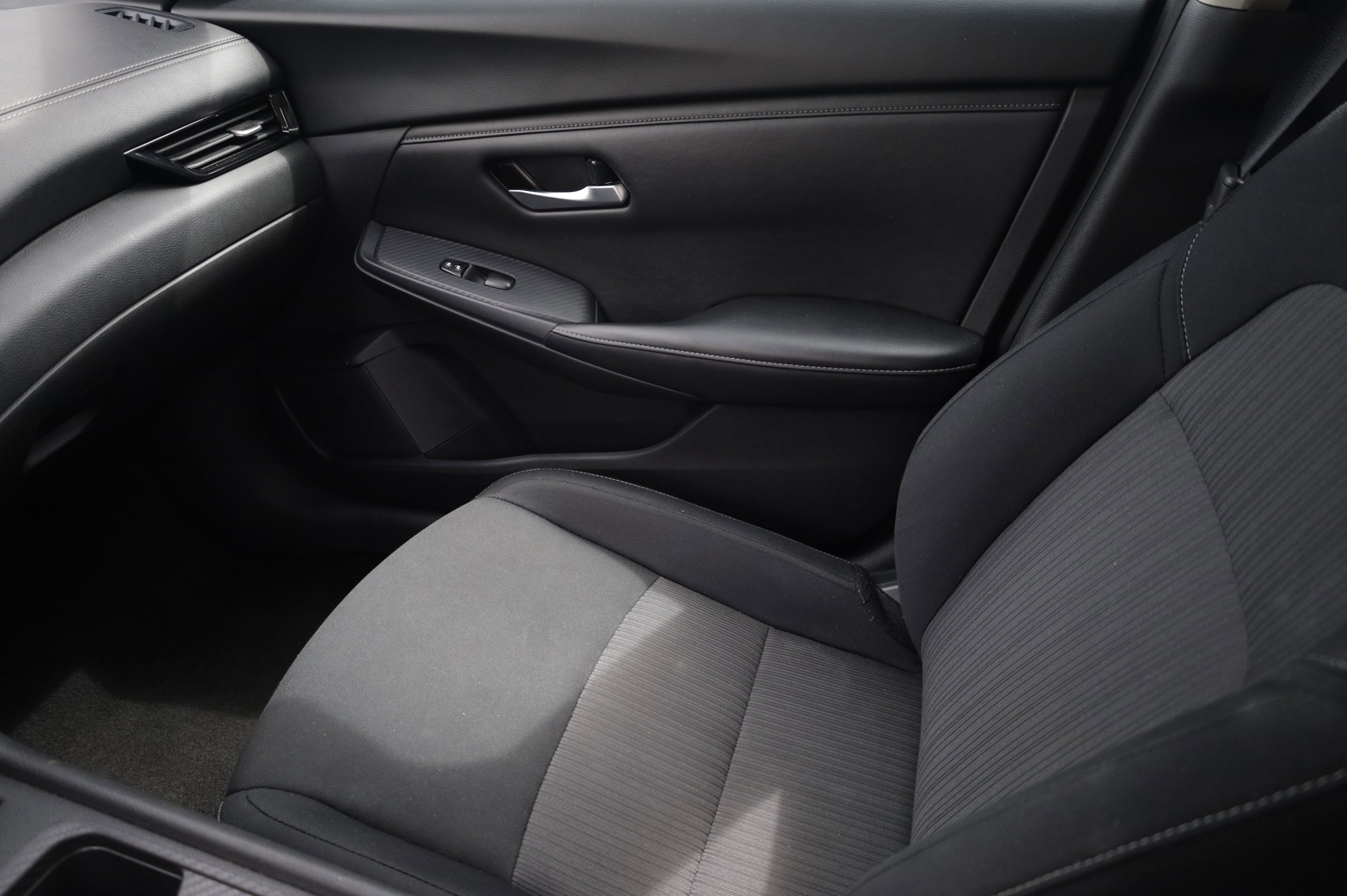 Used 2024 Nissan Sentra SV FWD image 11