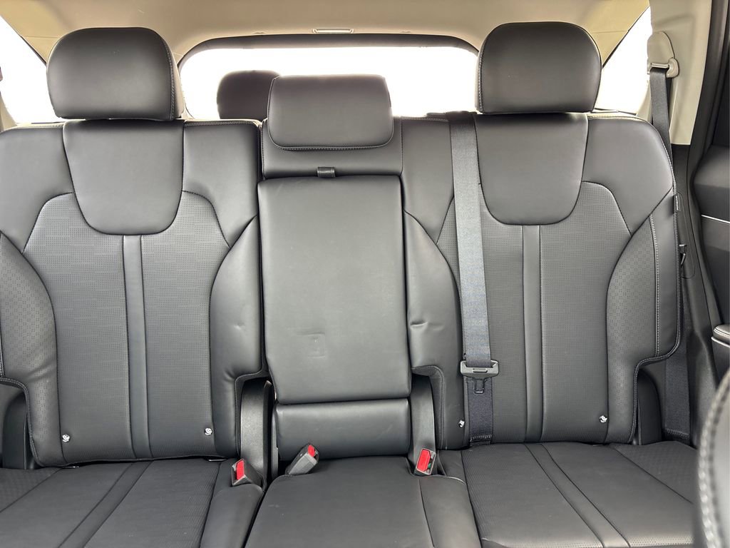 Used 2025 Kia Sorento S image 17