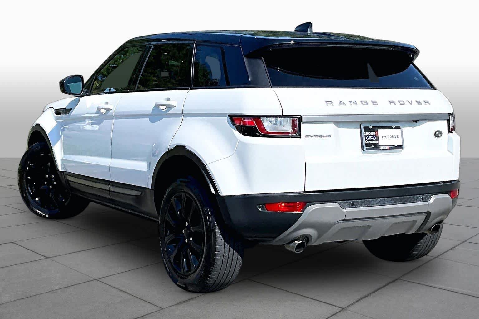 Used 2018 Land Rover Range Rover Evoque SE AWD/4WD image 12