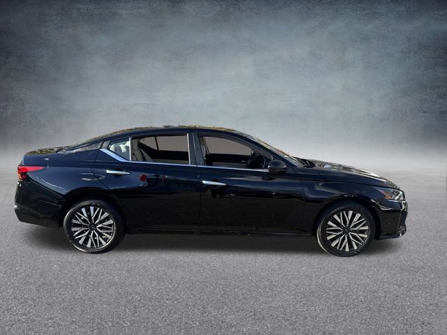 Used 2024 Nissan Altima 2.5 SV AWD/4WD image 5