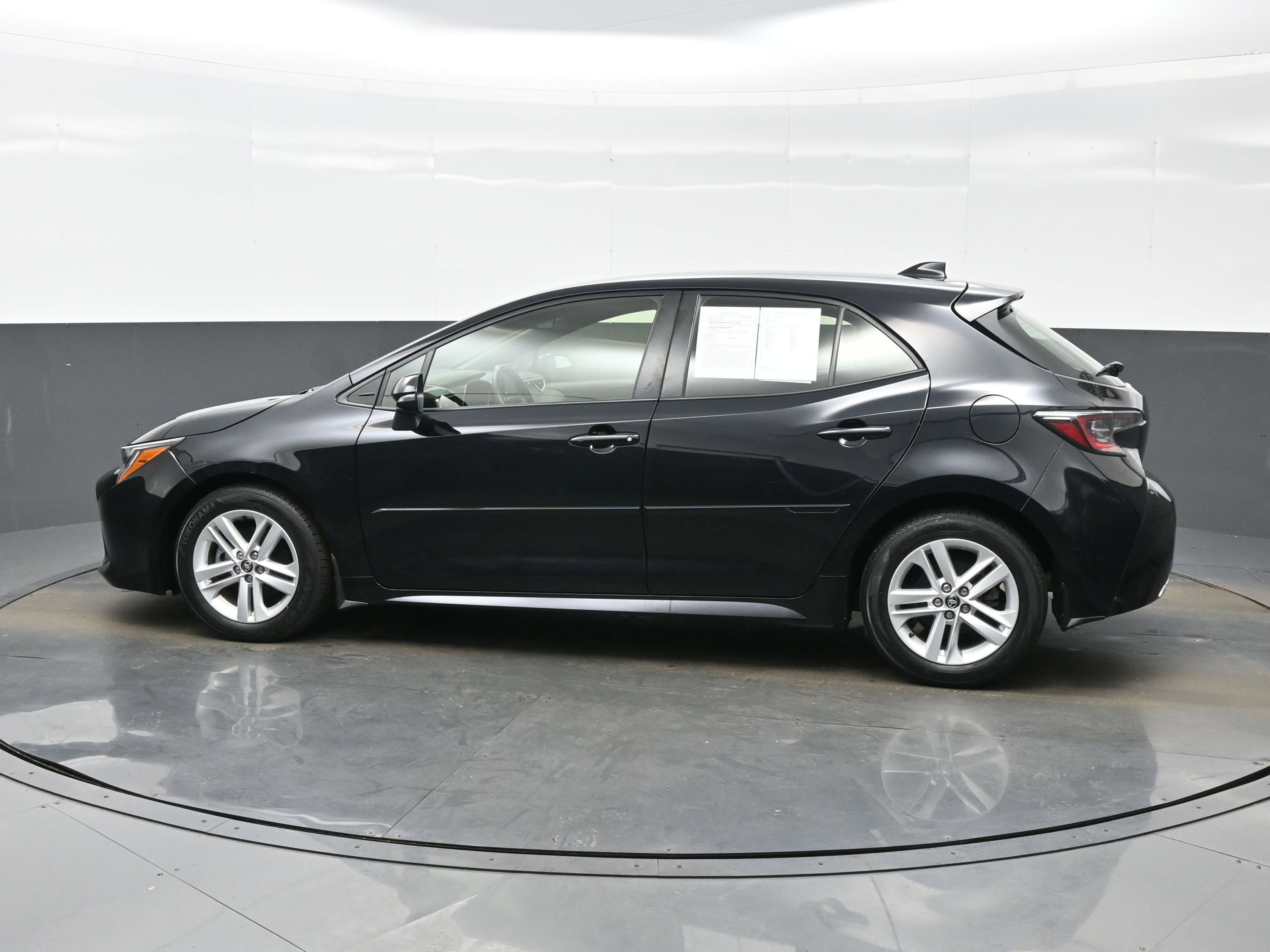 Used 2022 Toyota Corolla SE image 3