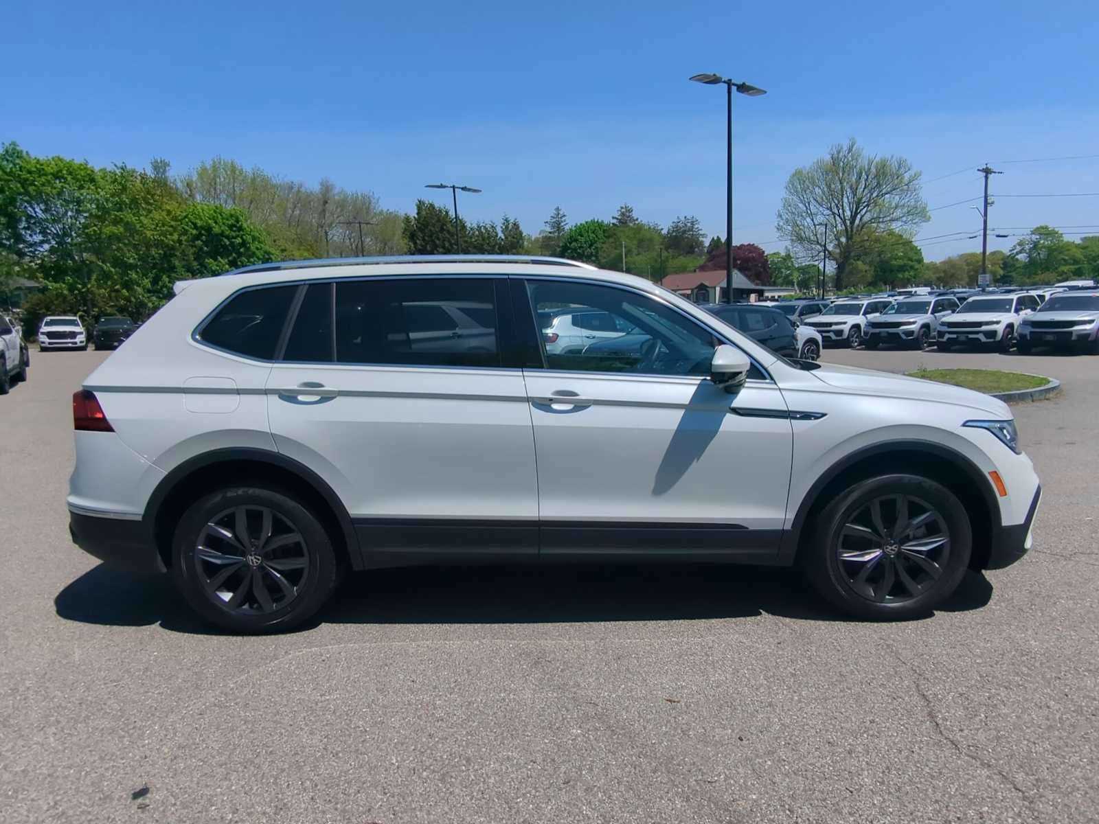 Used 2023 Volkswagen Tiguan SE AWD/4WD image 7