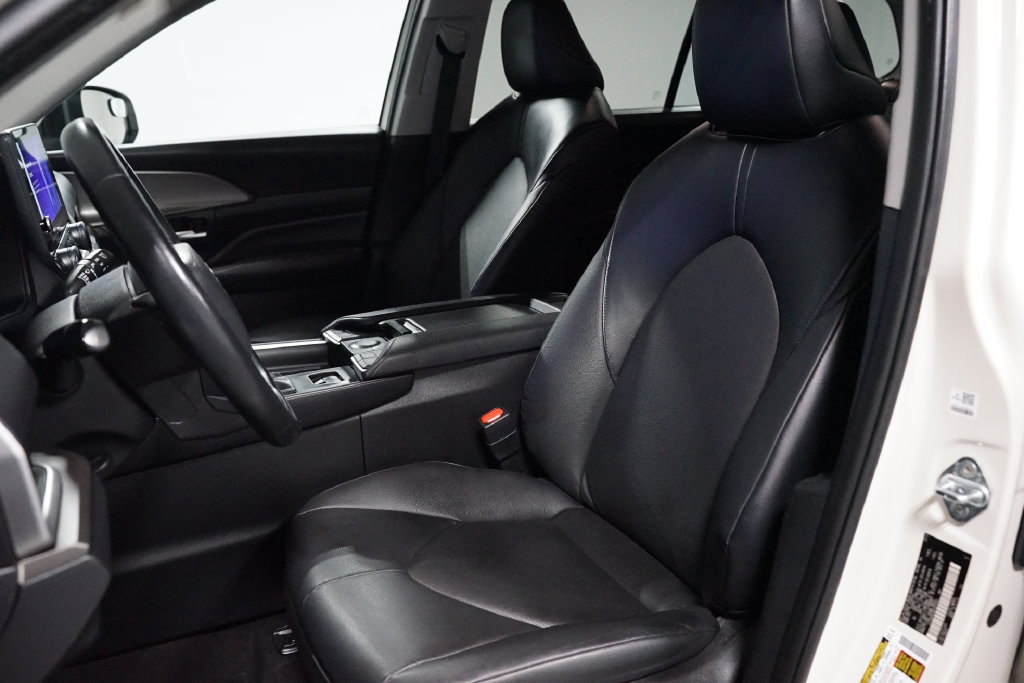Certified 2024 Toyota Grand Highlander AWD image 26