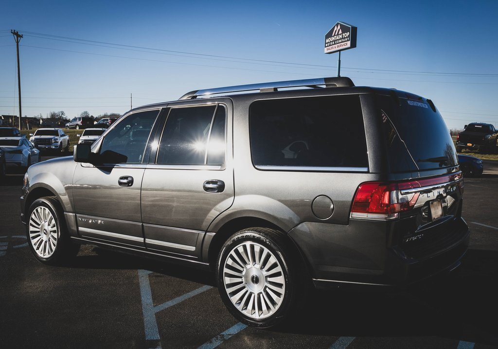 Used 2016 Lincoln Navigator Select image 30