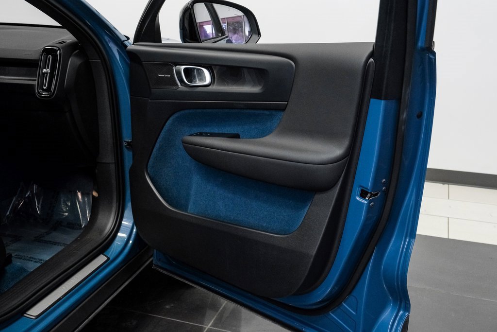 Used 2023 Volvo C40 P8 Recharge Ultimate image 47