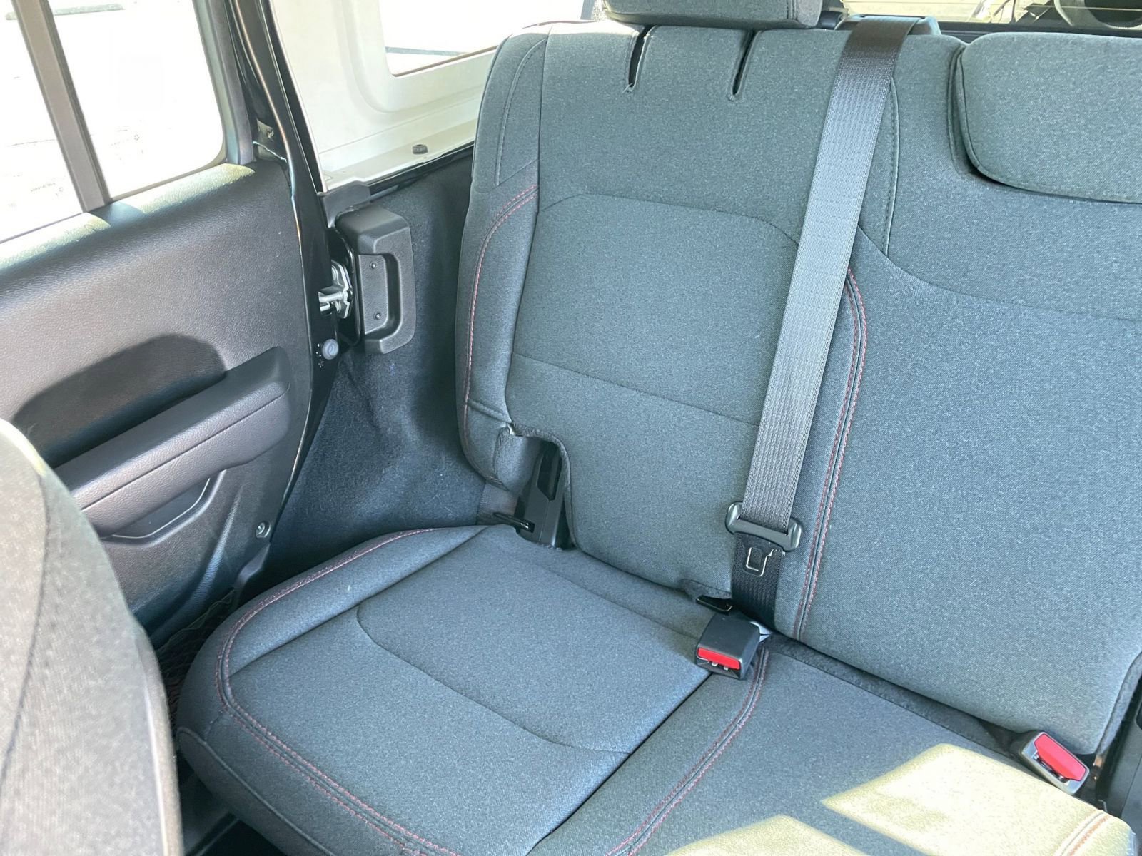 Used 2025 Jeep Wrangler Unlimited Rubicon image 39