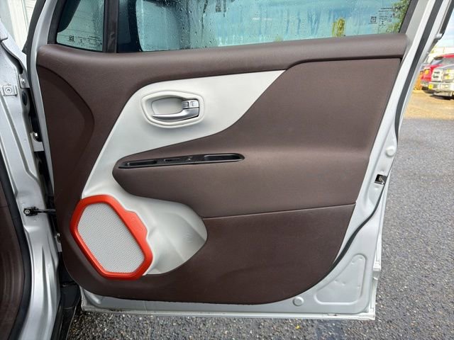Used 2016 Jeep Renegade Latitude w/ Popular Equipment Group image 13