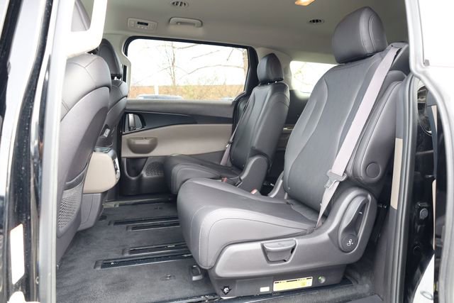 Certified 2025 Kia Carnival image 24