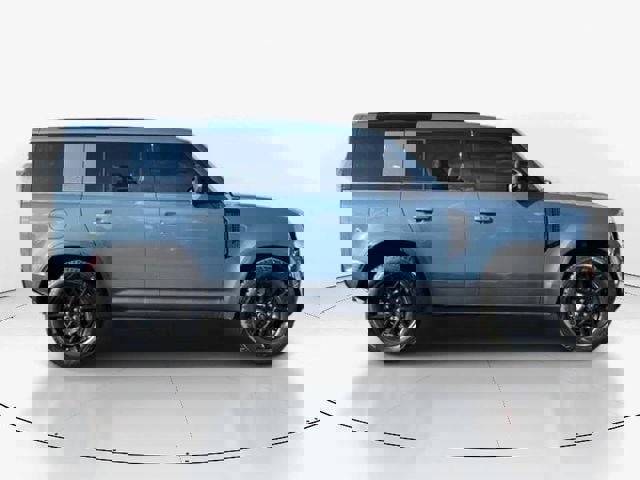 Used 2020 Land Rover Defender 110 SE image 2