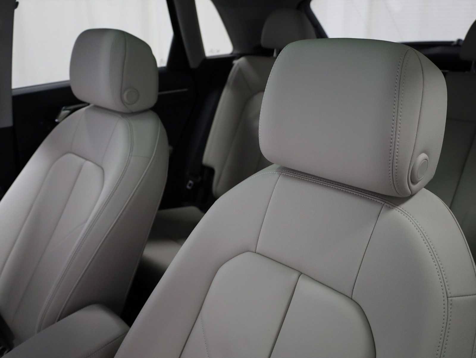 Certified 2025 Audi Q3 2.0T Premium w/ Convenience Package AWD/4WD image 17