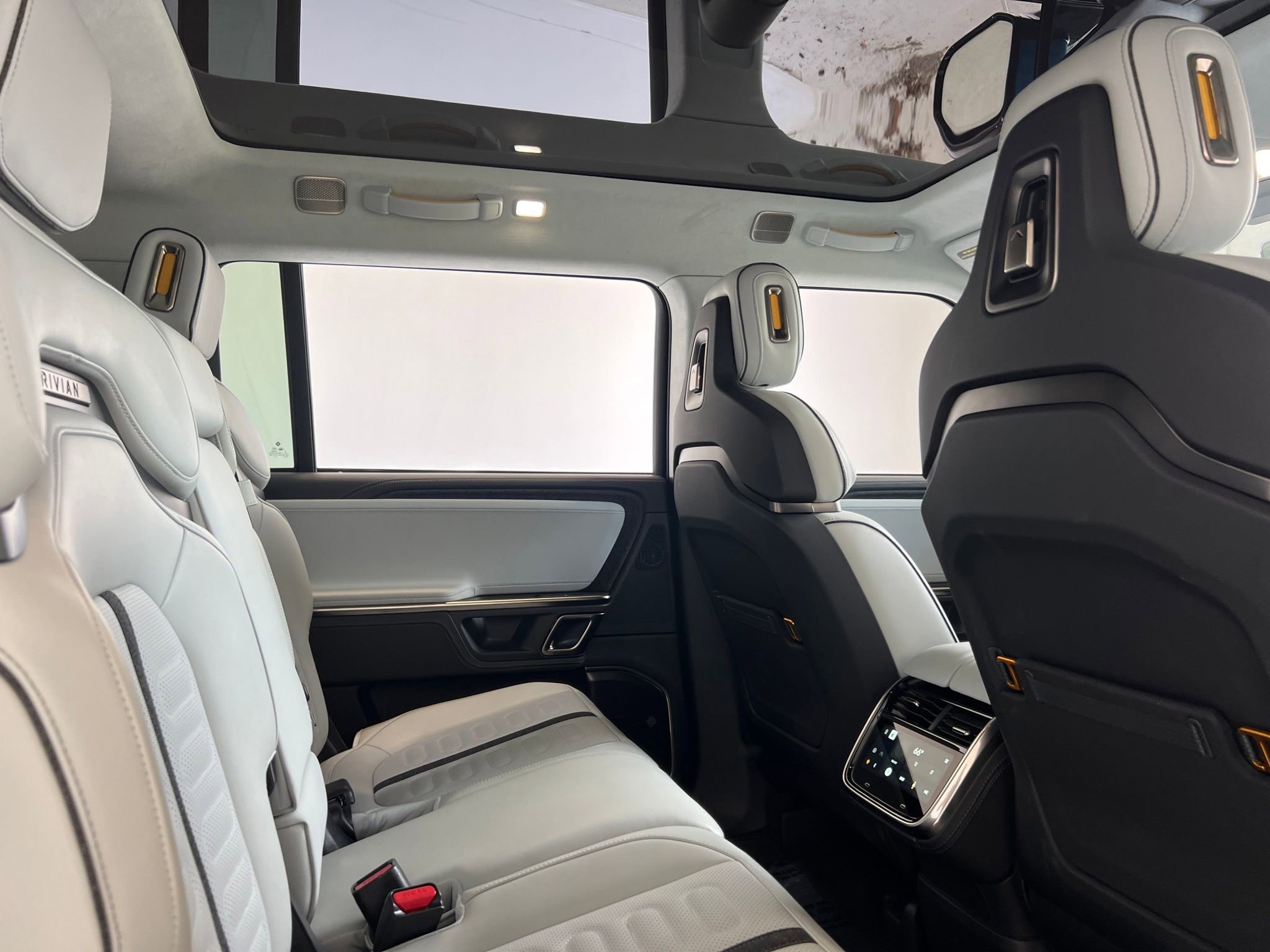 Used 2024 Rivian R1S Adventure AWD/4WD image 16