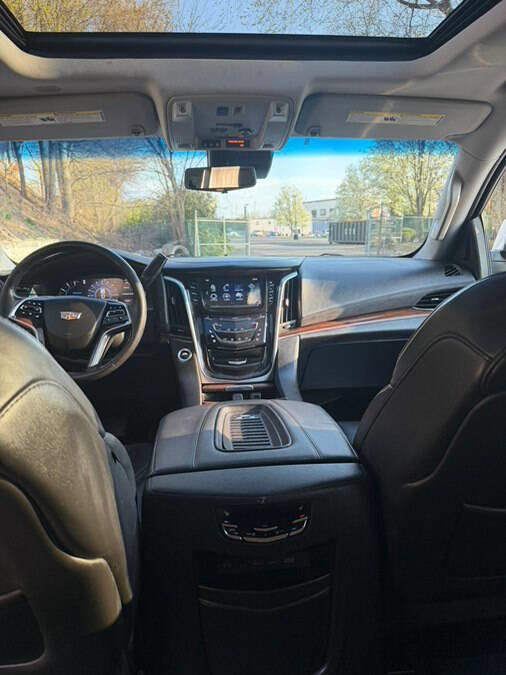 Used 2018 Cadillac Escalade Luxury AWD/4WD image 31