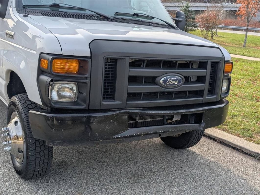 Used 2017 Ford E-450 and Econoline 450 Super Duty RWD image 14