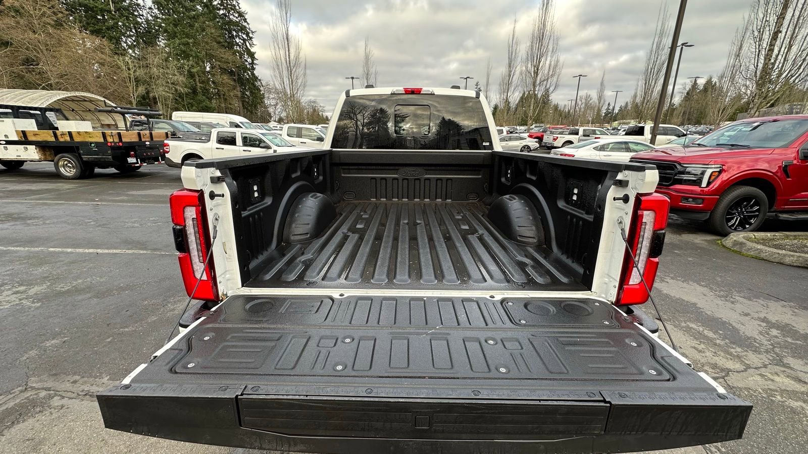 Used 2025 Ford F350 Platinum w/ FX4 Off-Road Package AWD/4WD image 7