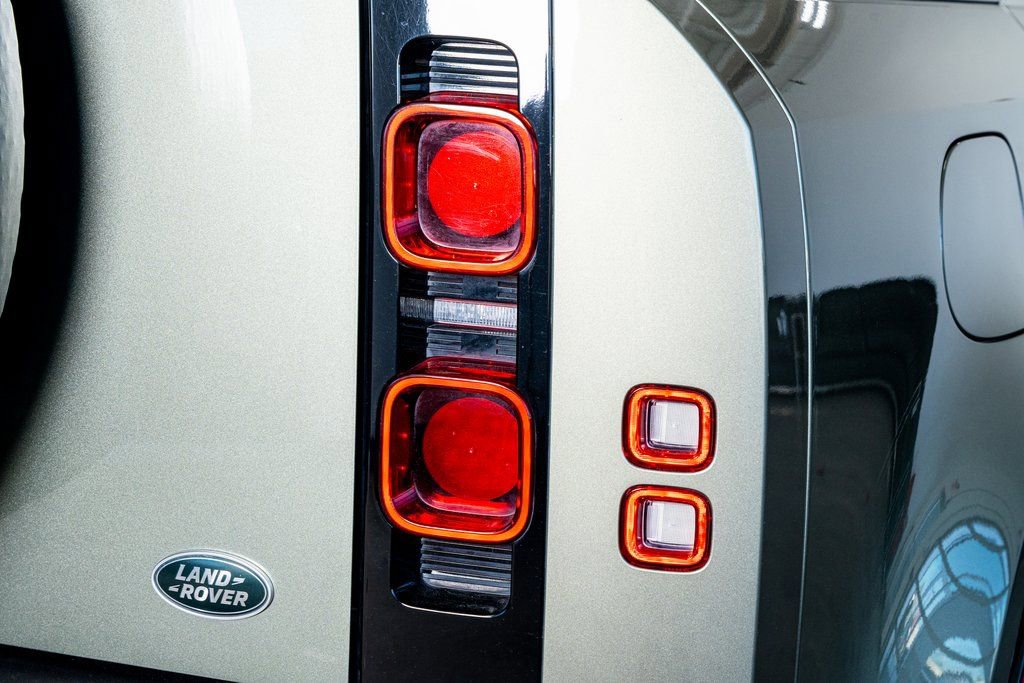 Used 2021 Land Rover Defender 110 X-Dynamic HSE image 29