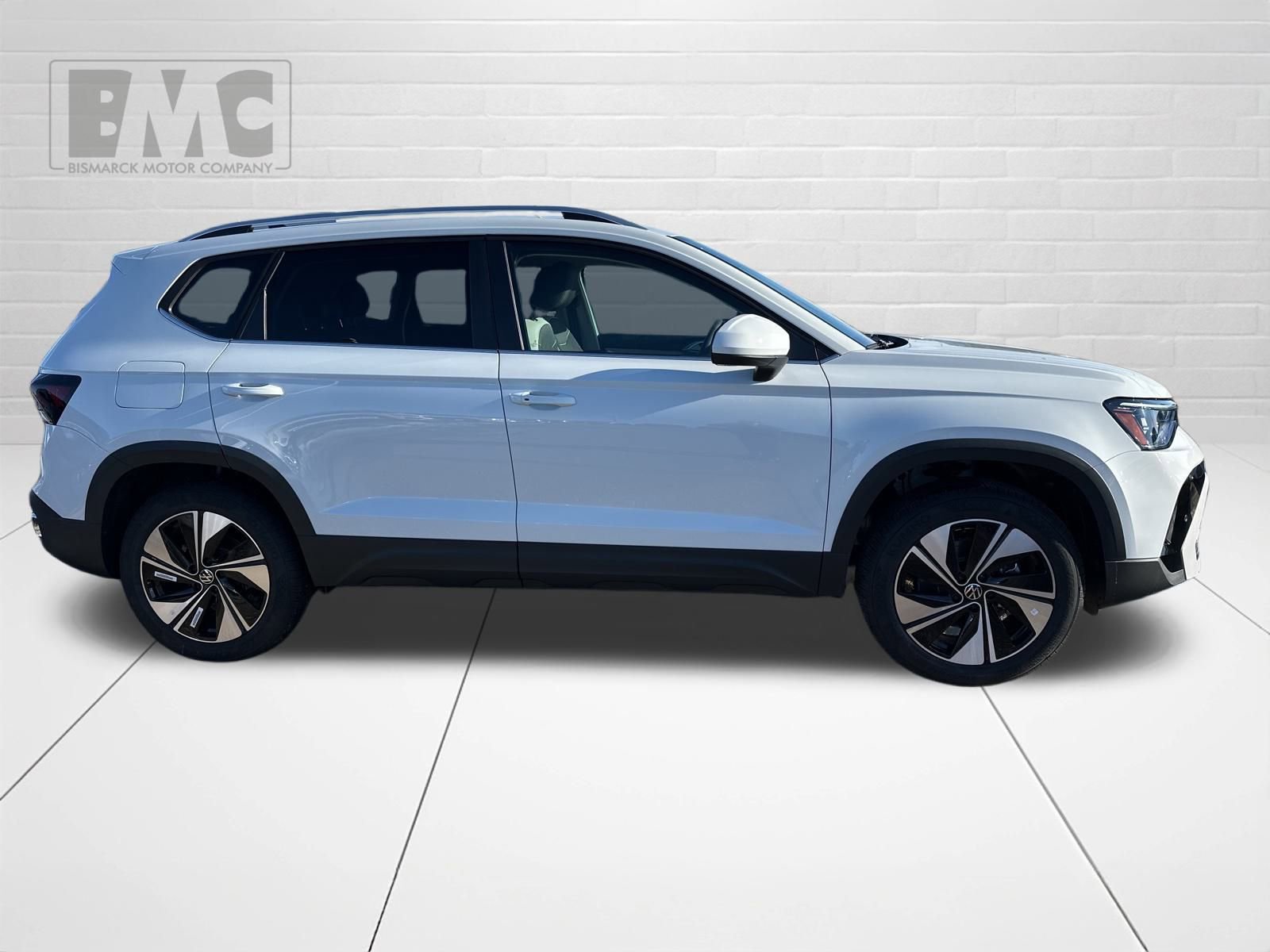 New 2026 Volkswagen Taos SE image 4