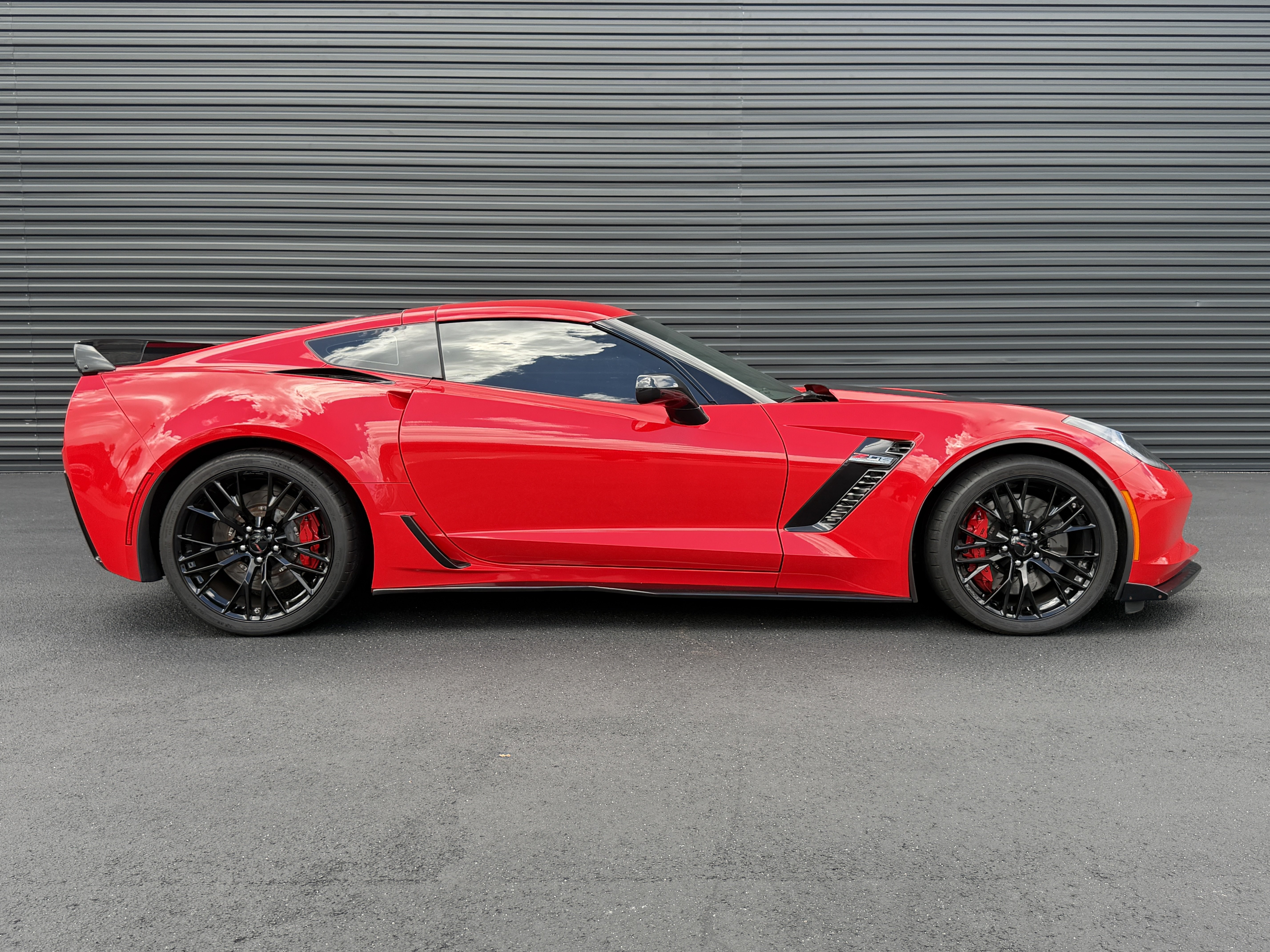 Used 2016 Chevrolet Corvette Z06 w/ 2LZ Preferred Equipment Group RWD image 8