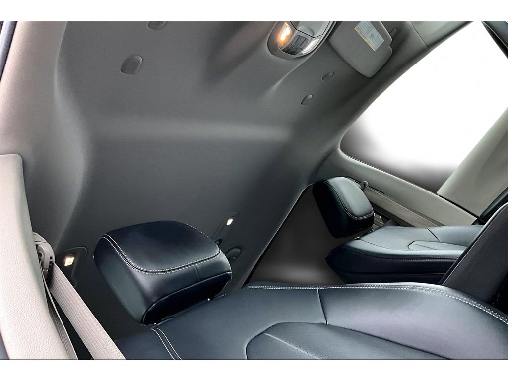 Certified 2024 Chrysler Pacifica Select image 19