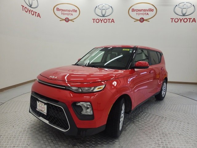 Used 2022 Kia Soul LX image 2
