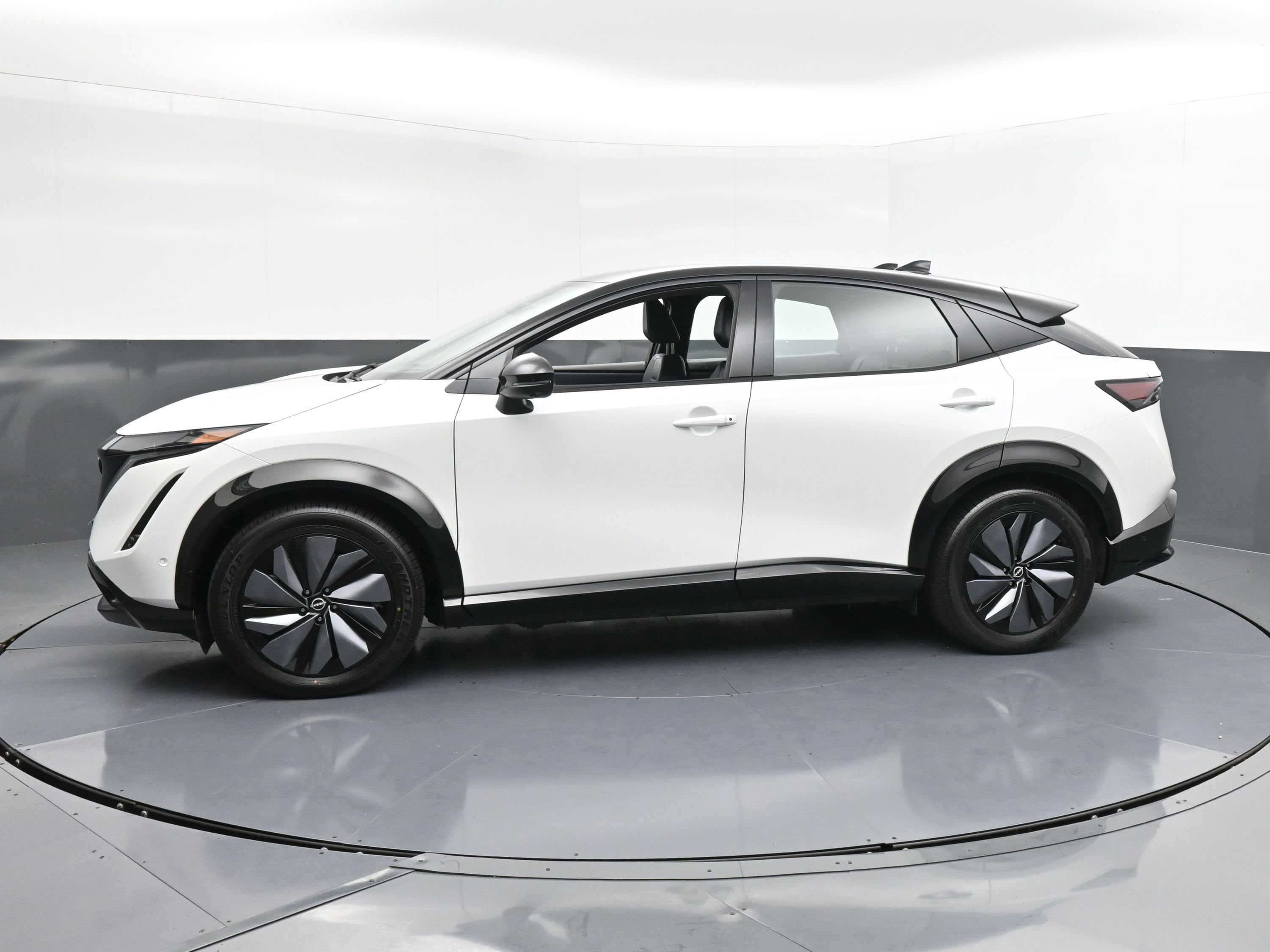 Used 2023 Nissan Ariya image 5